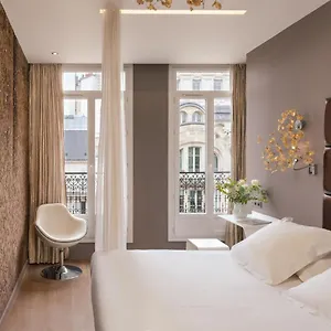 Legend 4*, Paris França